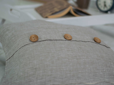  Linen Pillow Sham with Wooden Buttons 