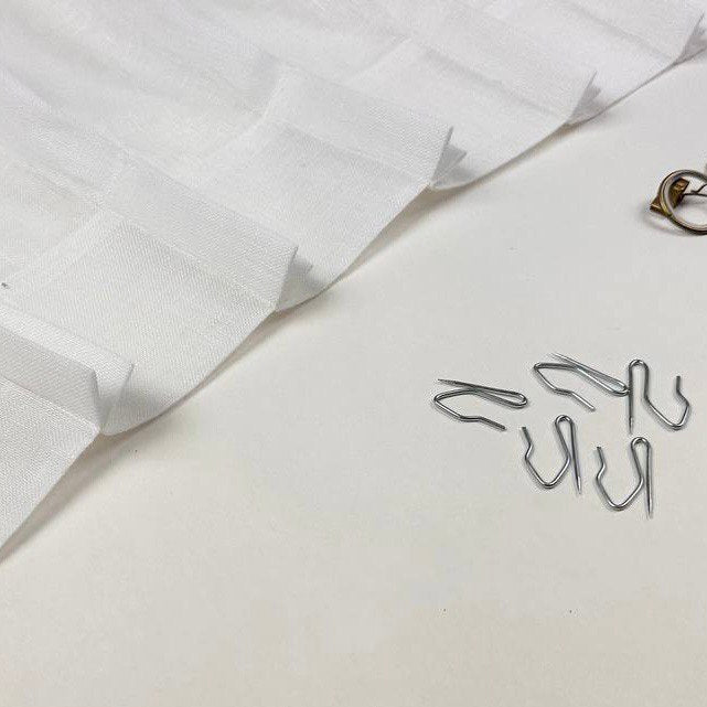 Set of metal pins (8 pieces)